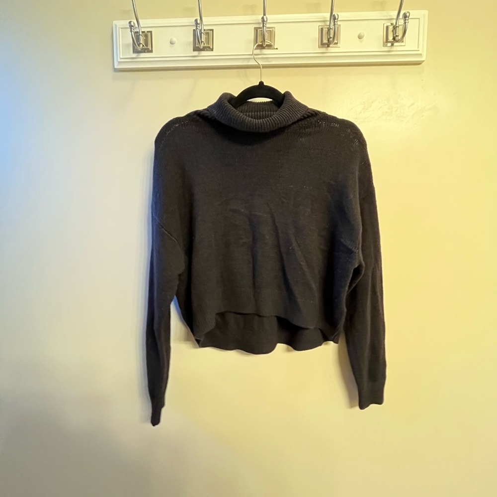 Crop turtle neck sweater